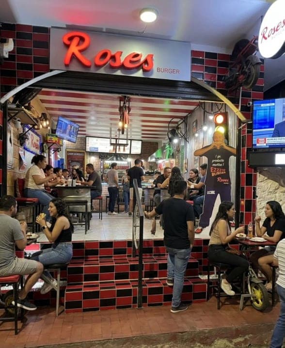 Rose's Burger Montañita