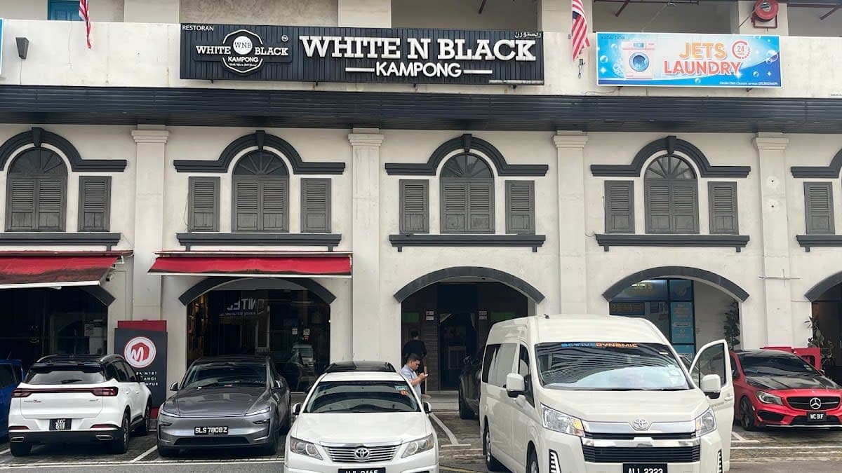 White & Black Kampong