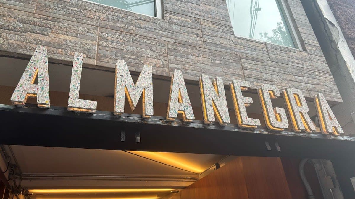 Almanegra Café