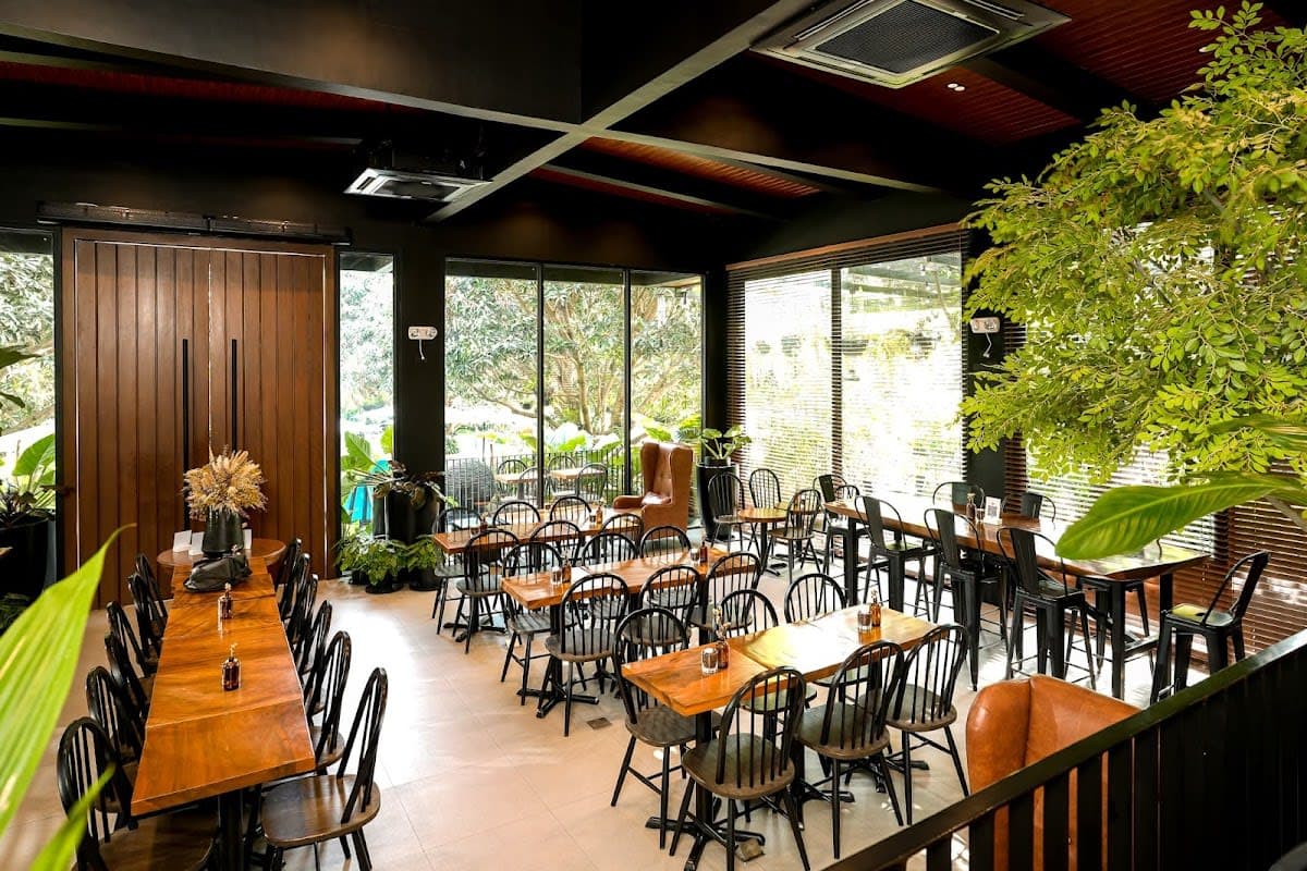 The Lounge Café